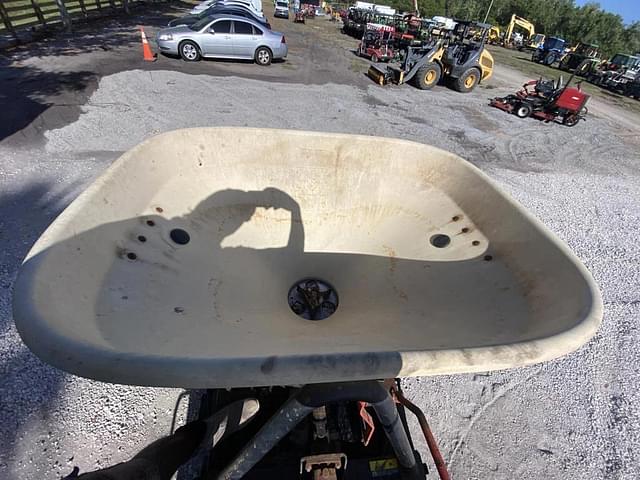 Image of Toro Workman 3200 equipment image 4