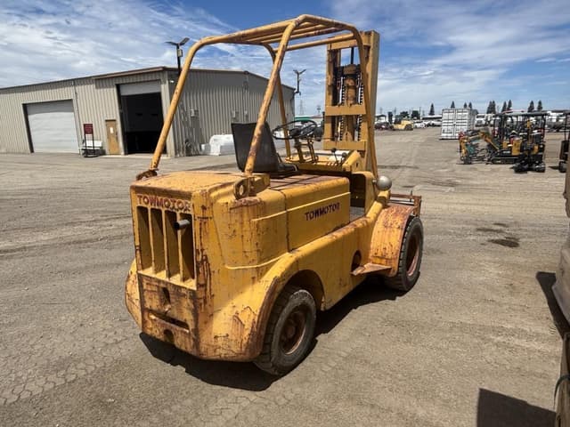 Image of Towmotor 689OG8024 equipment image 2