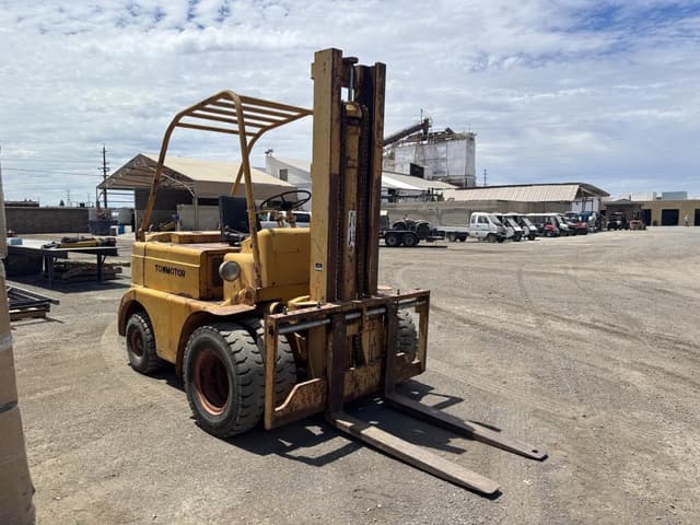 Image of Towmotor 689OG8024 equipment image 1