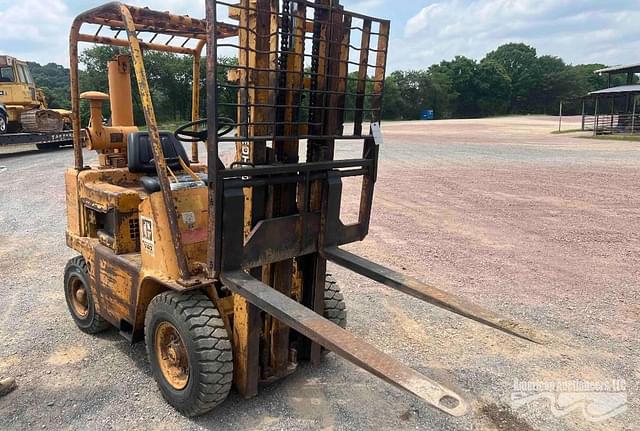 Image of Towmotor V40 equipment image 2