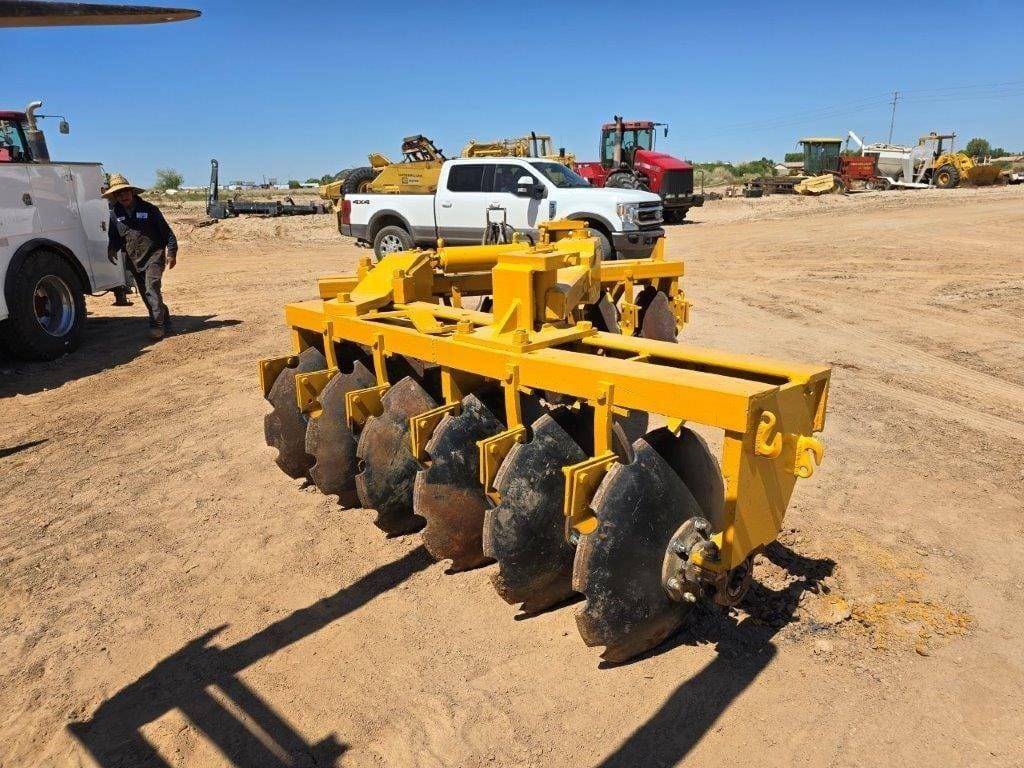 Towner 800 Equipment Image0