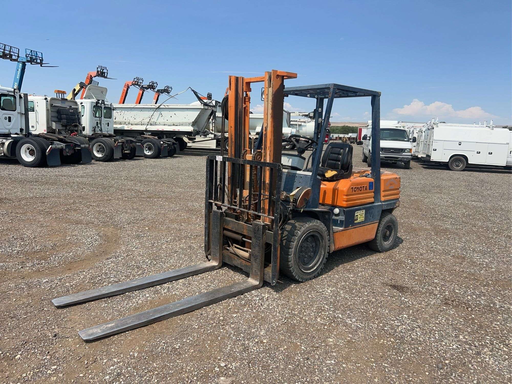 Toyota 02-5FG30 Equipment Image0