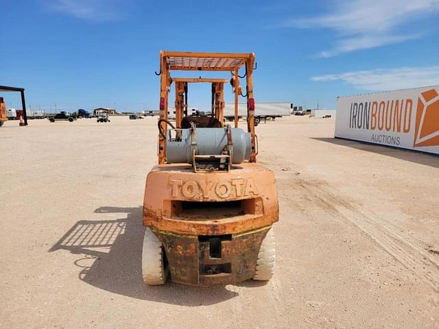 Image of Toyota 2FG30 equipment image 3