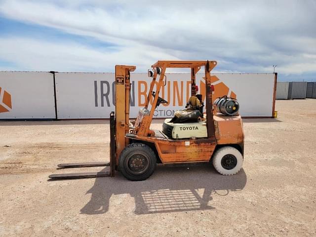 Image of Toyota 2FG30 equipment image 1