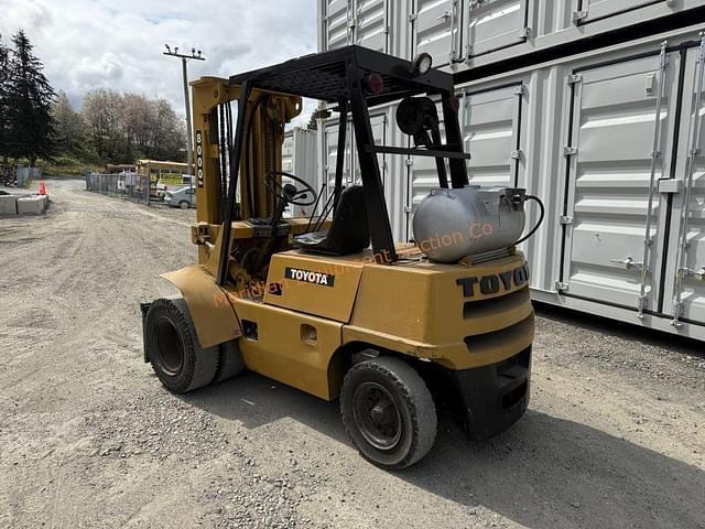 Image of Toyota 2FG32 equipment image 4