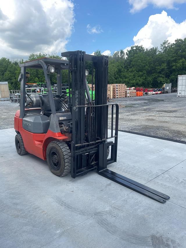 Image of Toyota 7FGU25 equipment image 1