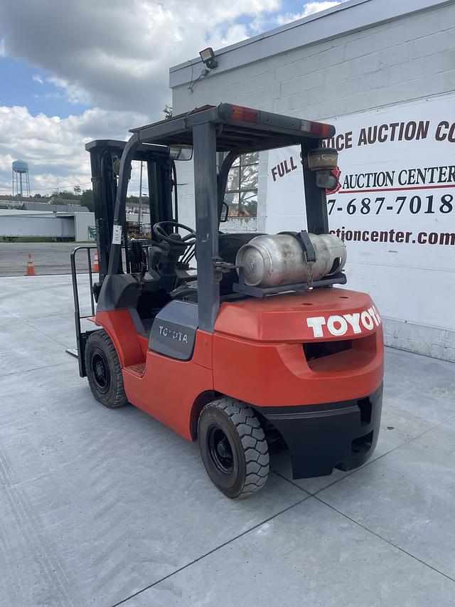Image of Toyota 7FGU25 equipment image 3