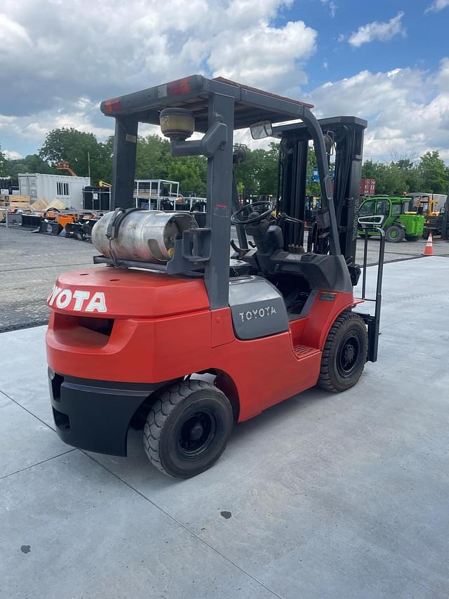 Image of Toyota 7FGU25 equipment image 2