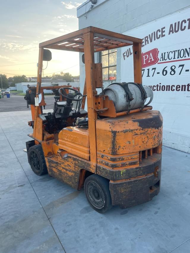 Image of Toyota 5FGC25 equipment image 3