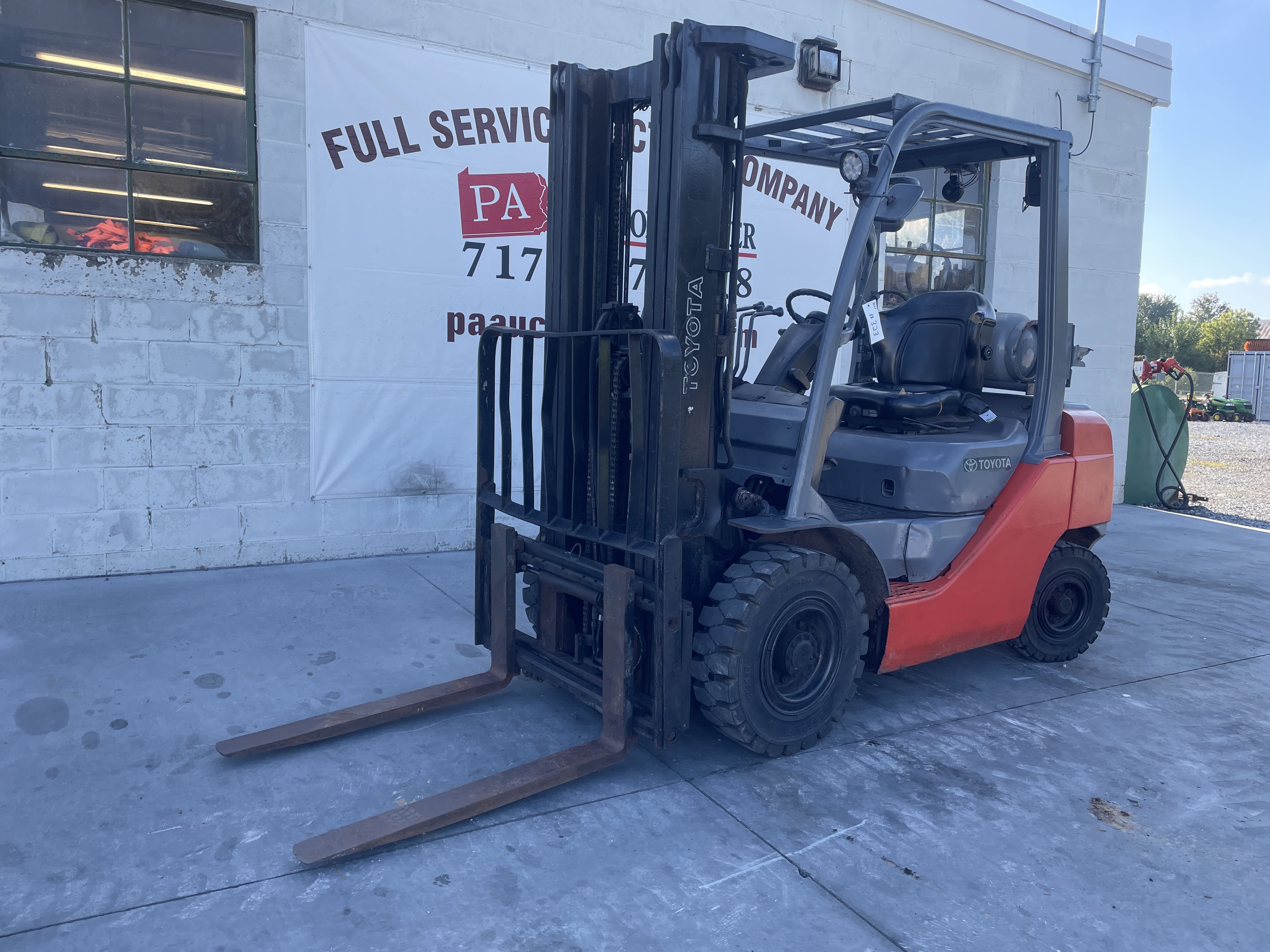 Toyota 8FGU25 Equipment Image0