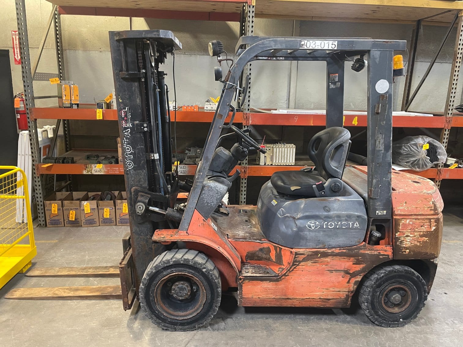 Toyota 7FDU25 Equipment Image0