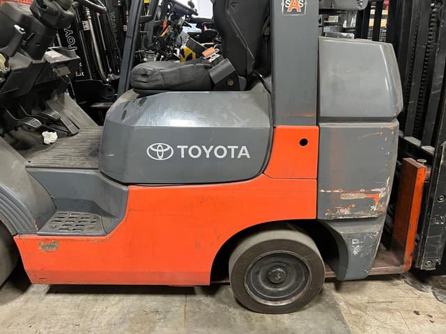 Image of Toyota 7FGCU30 equipment image 2