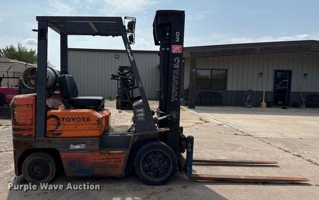 Image of Toyota 5FGC25 equipment image 3