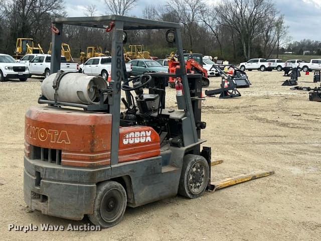 Image of Toyota 5FGC25 equipment image 4