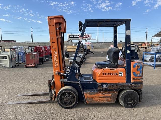 Image of Toyota 5FGC25 equipment image 4