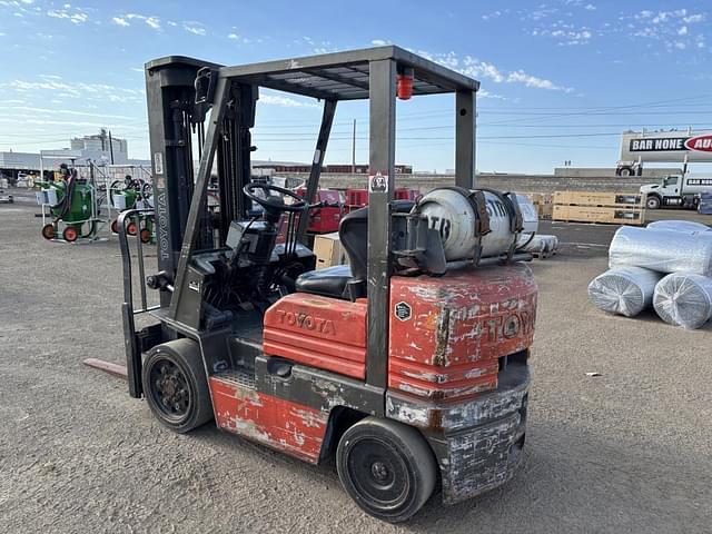 Image of Toyota 5FGC25 equipment image 3