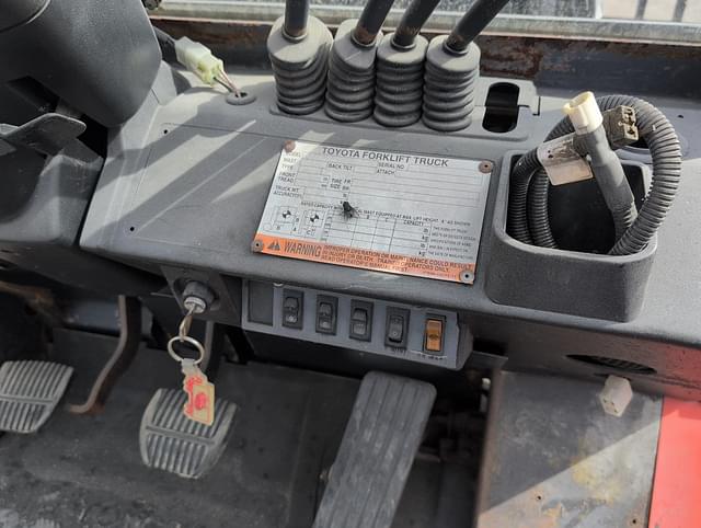 Image of Toyota 7FDAU50 equipment image 4