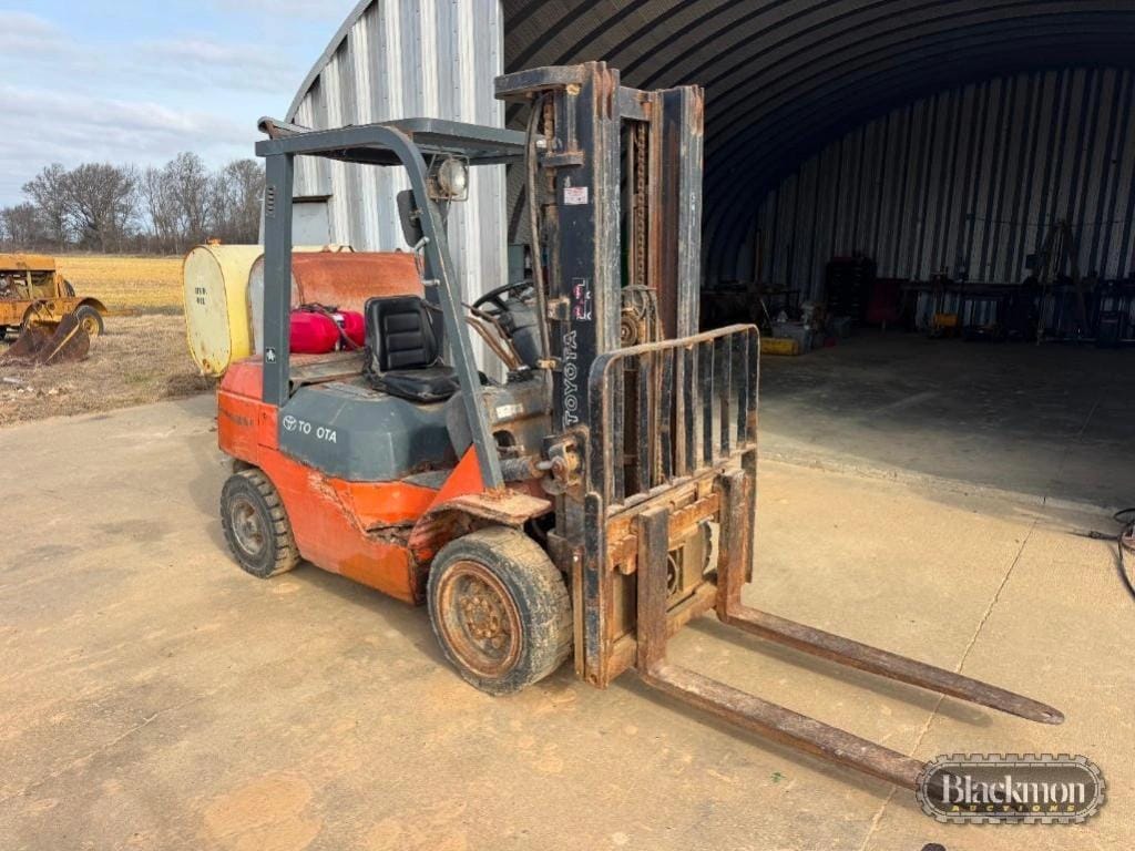 Toyota 7FDU30 Equipment Image0