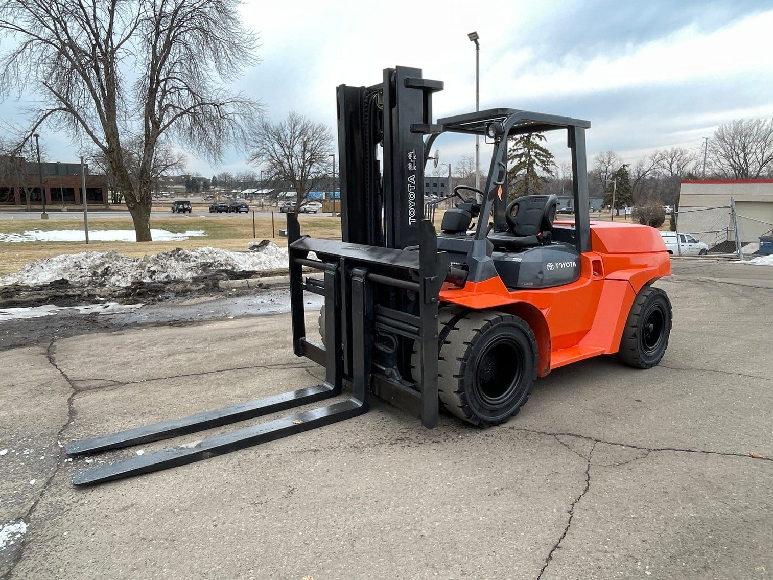 Toyota 7FDU70 Equipment Image0