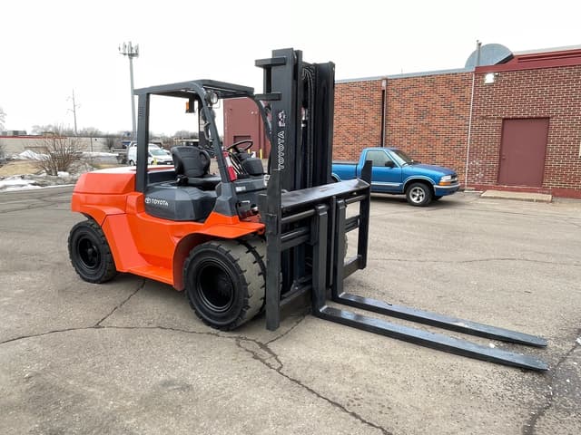 Image of Toyota 7FDU70 equipment image 2