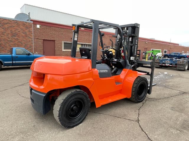 Image of Toyota 7FDU70 equipment image 4