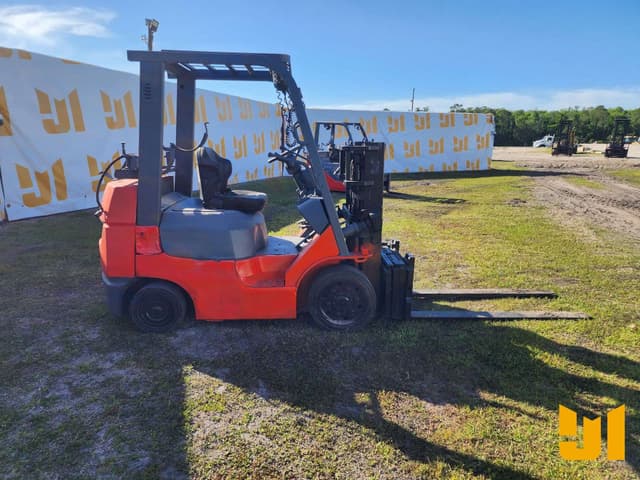Image of Toyota 7FGCU25 equipment image 3