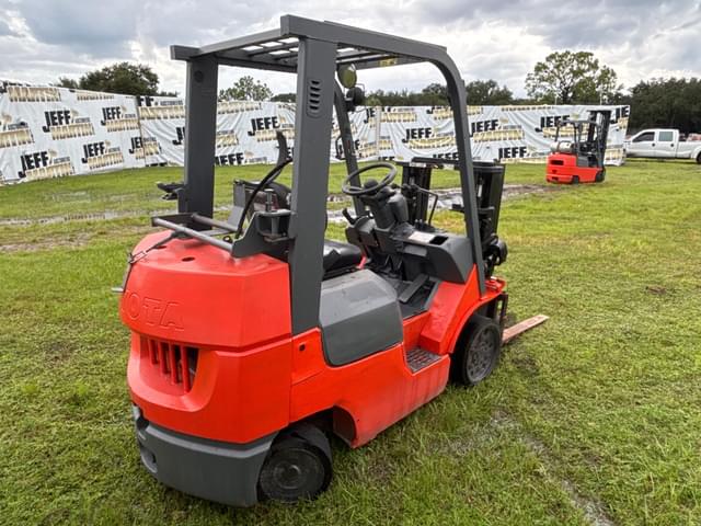 Image of Toyota 7FGCU25 equipment image 4