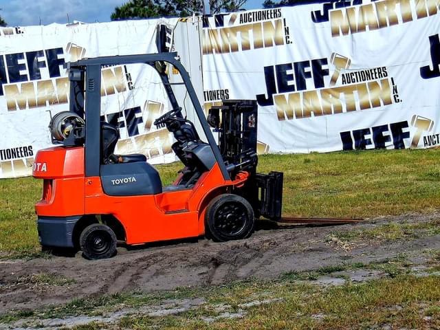 Image of Toyota 7FGCU25 equipment image 2