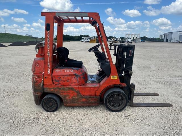 Image of Toyota 7FGCU25 equipment image 3