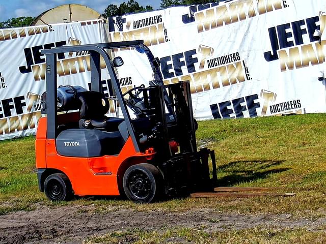 Image of Toyota 7FGCU25 equipment image 2