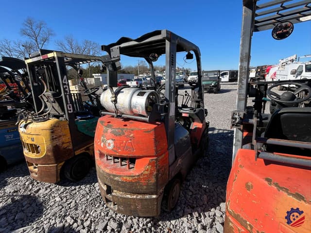 Image of Toyota 7FGCU25 equipment image 3