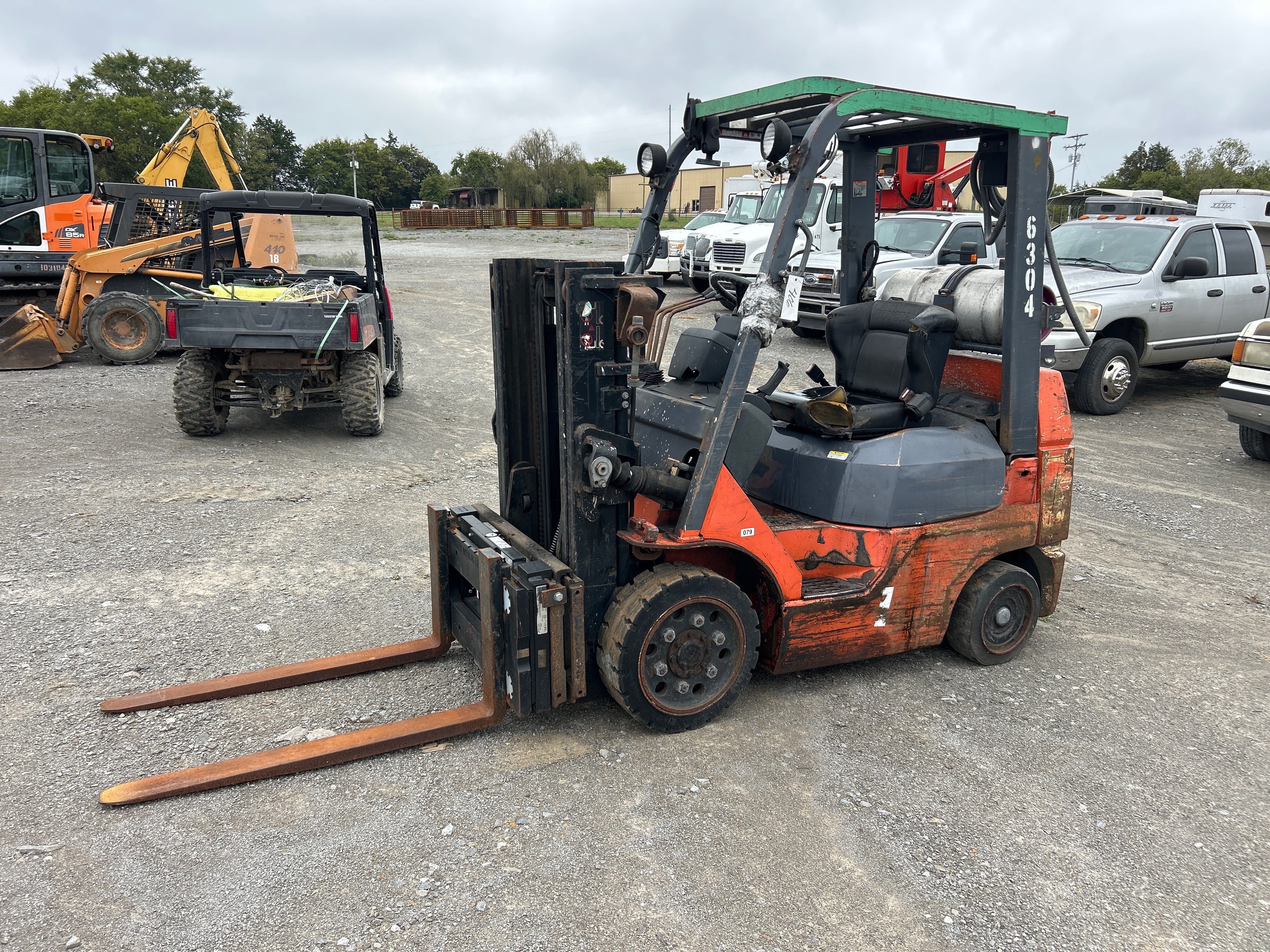 Toyota 7FGCU25 Equipment Image0