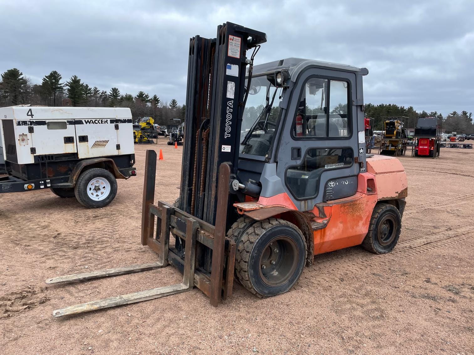 Toyota 7FGKU40 Equipment Image0