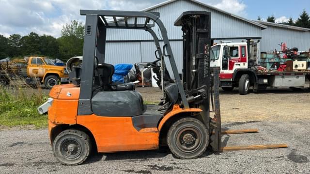 Image of Toyota 7FGU20 equipment image 2