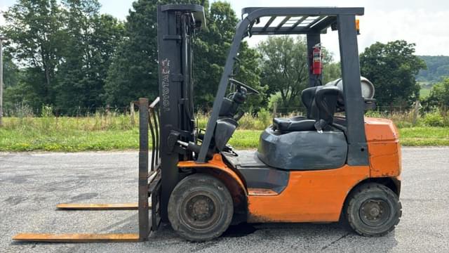 Image of Toyota 7FGU20 equipment image 1