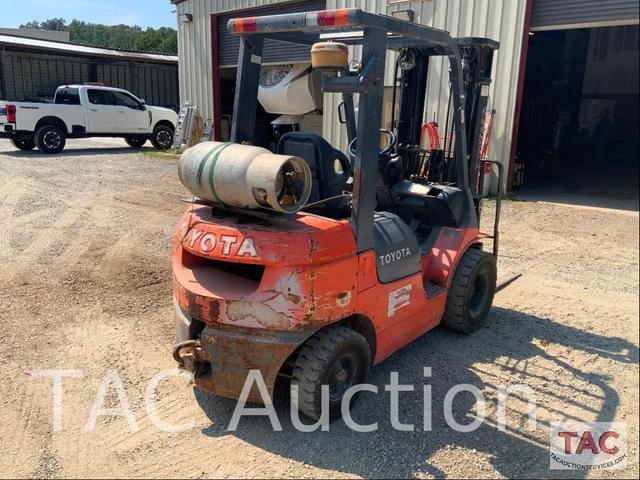 Image of Toyota 7FGU25 equipment image 4