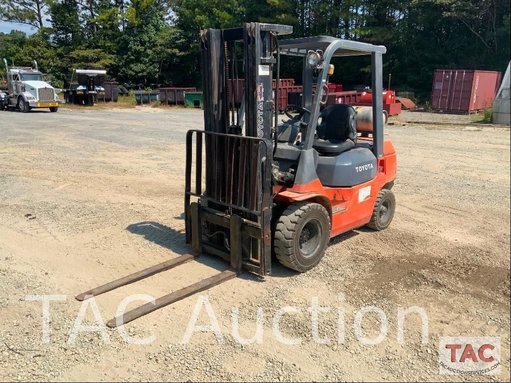 Toyota 7FGU25 Equipment Image0