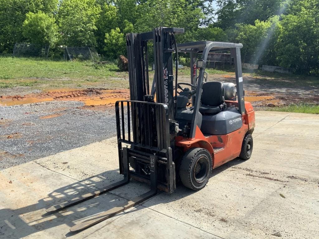 Toyota 7FGU25 Equipment Image0