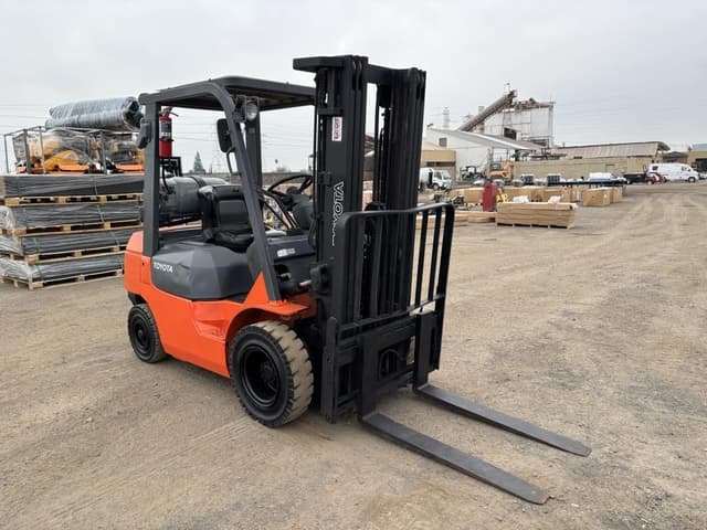 Image of Toyota 7FGU25 equipment image 1