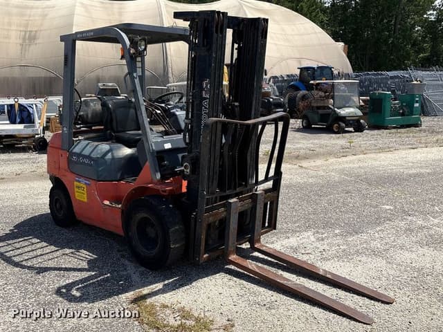 Image of Toyota 7FGU25 equipment image 2