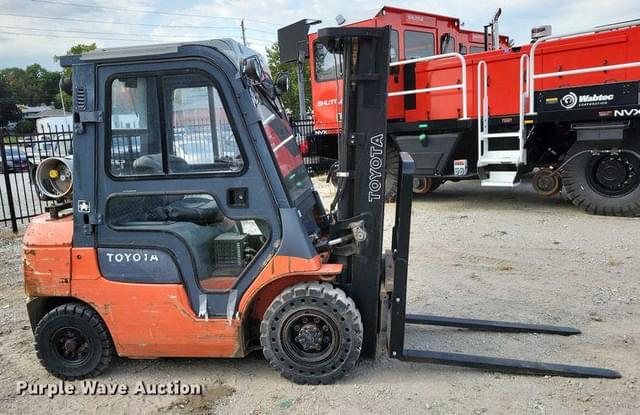 Image of Toyota 7FGU25 equipment image 3
