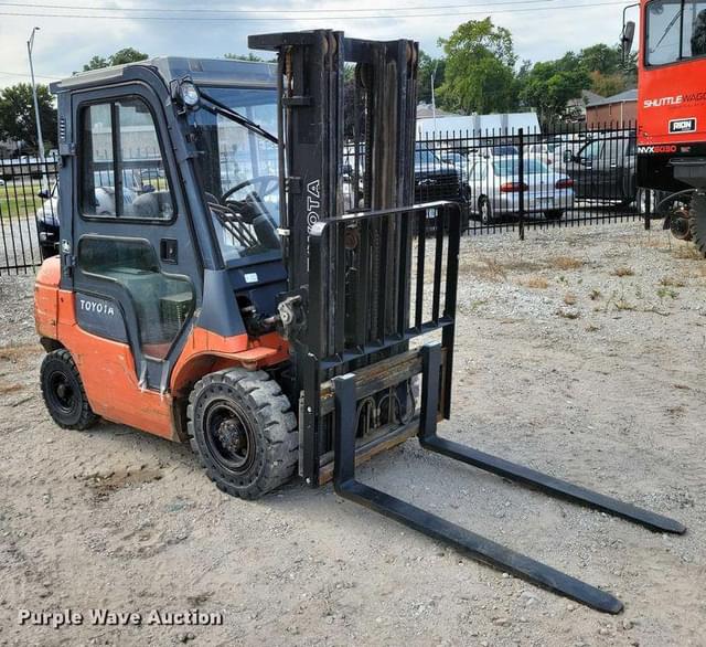 Image of Toyota 7FGU25 equipment image 2