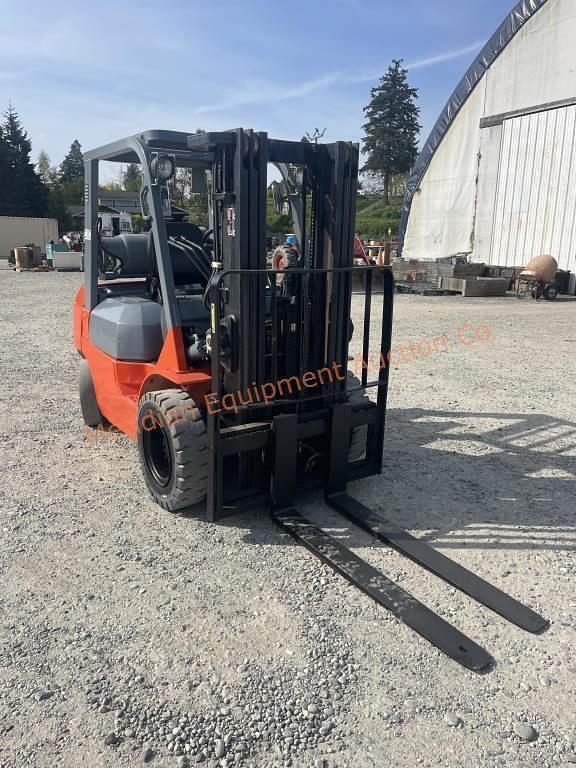 Image of Toyota 7FGU25 equipment image 4