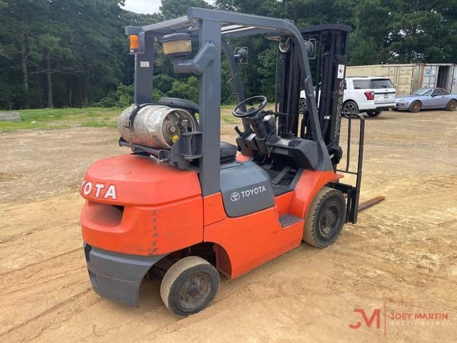 Image of Toyota 7FGU25 equipment image 2