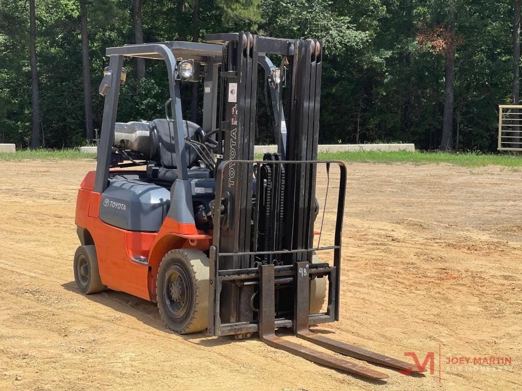 Toyota 7FGU25 Equipment Image0