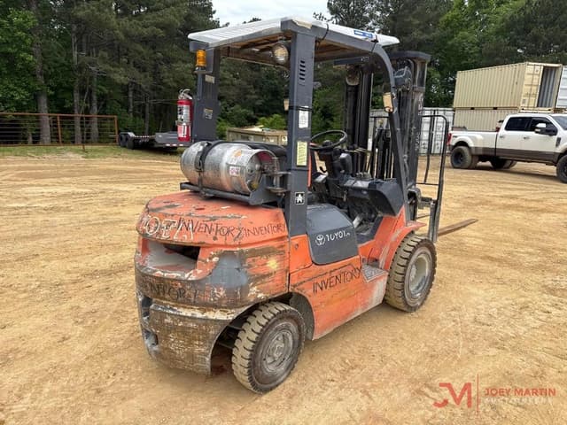 Image of Toyota 7FGU25 equipment image 1