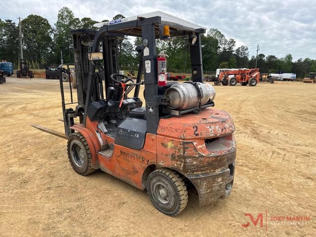Image of Toyota 7FGU25 equipment image 2