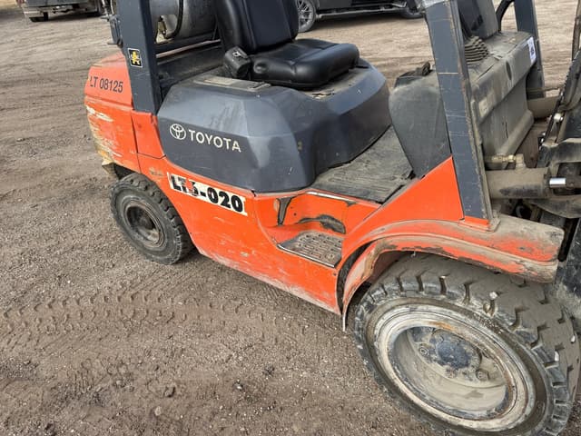 Image of Toyota 7FGU30 equipment image 4