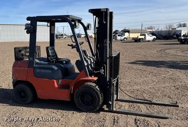 Image of Toyota 7FGU30 equipment image 3