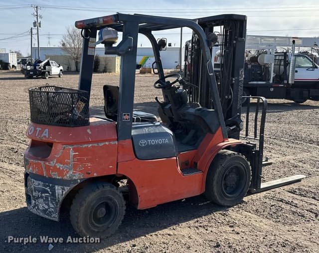 Image of Toyota 7FGU30 equipment image 4